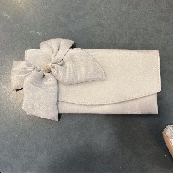 Adrianna Papell sz 11 Geslyn silver rhinestone heels and clutch set - Picture 13 of 15